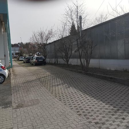 Enjoyhotel Garni Korntal Stuttgart B&B Parkplatz Sprinter Esterno foto