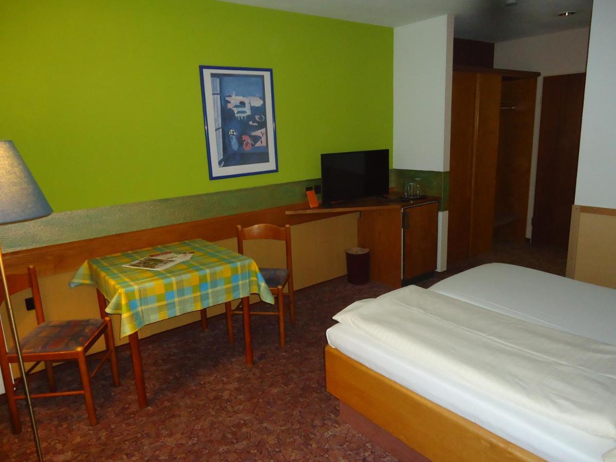 Enjoyhotel Garni Korntal Stuttgart B&B Parkplatz Sprinter Esterno foto