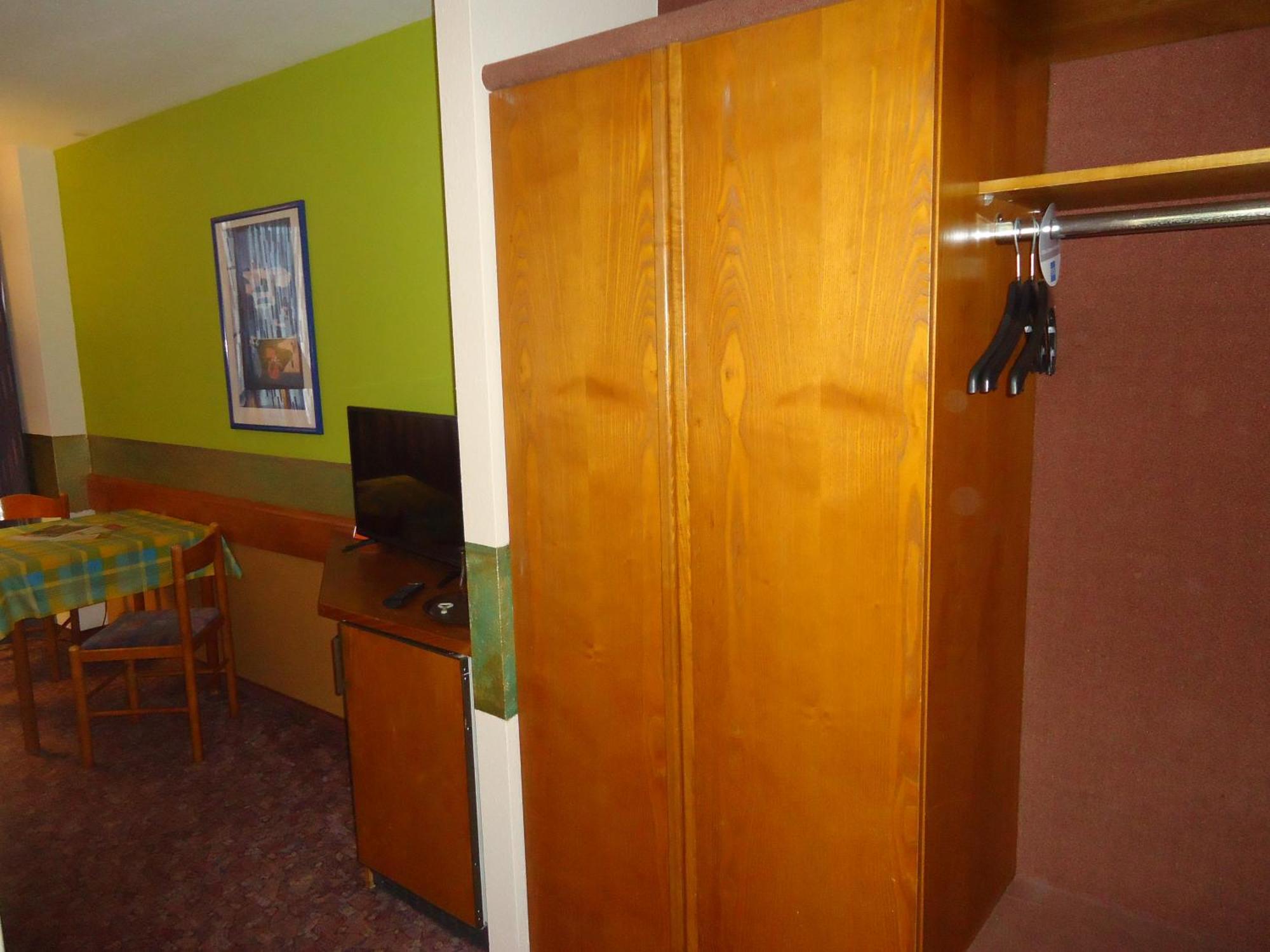 Enjoyhotel Garni Korntal Stuttgart B&B Parkplatz Sprinter Esterno foto