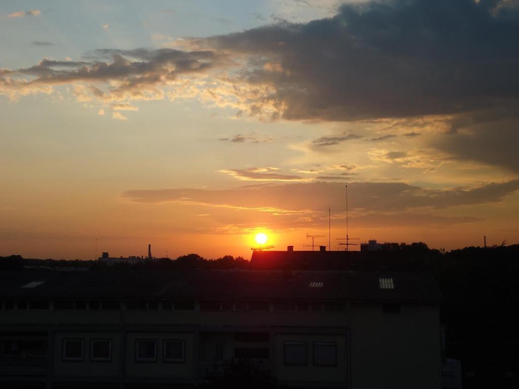 Enjoyhotel Garni Korntal Stuttgart B&B Parkplatz Sprinter Esterno foto