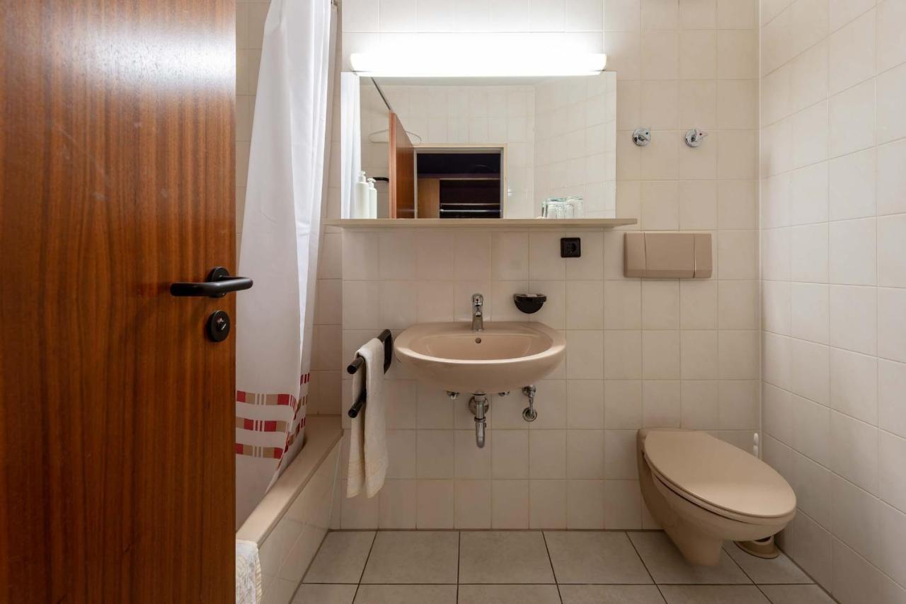 Enjoyhotel Garni Korntal Stuttgart B&B Parkplatz Sprinter Esterno foto